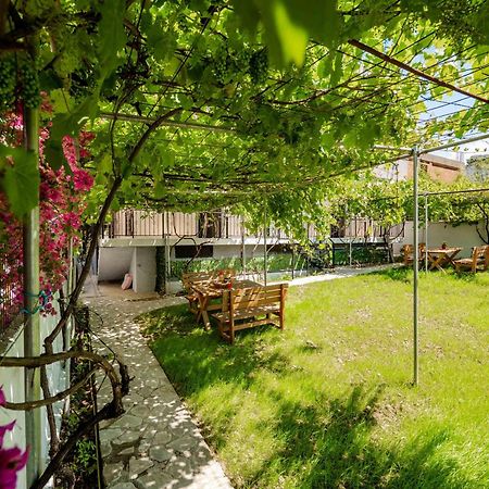 Kalpazo Kaja Vila Garden Golem  Kültér fotó