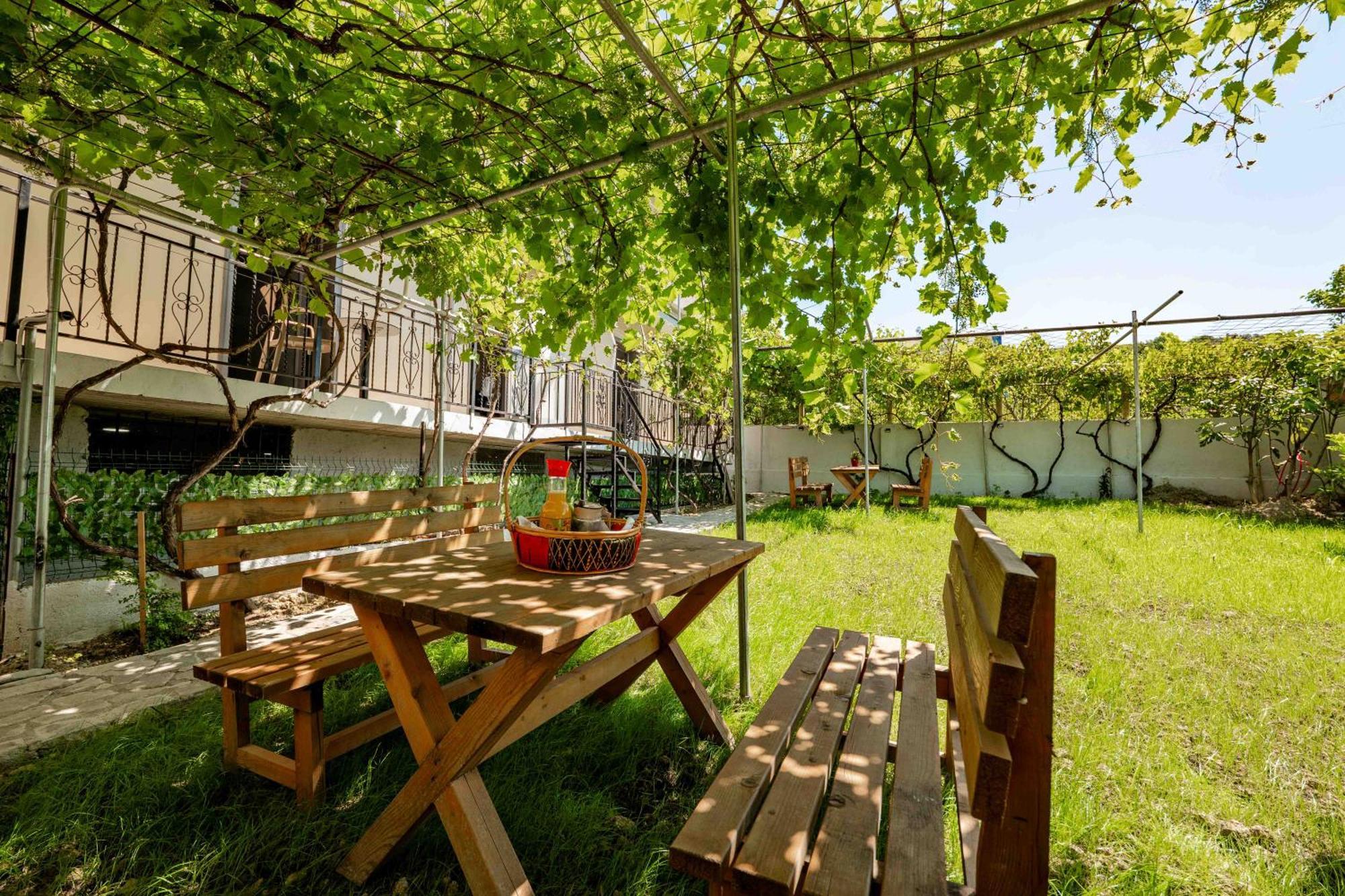 Kalpazo Kaja Vila Garden Golem  Kültér fotó